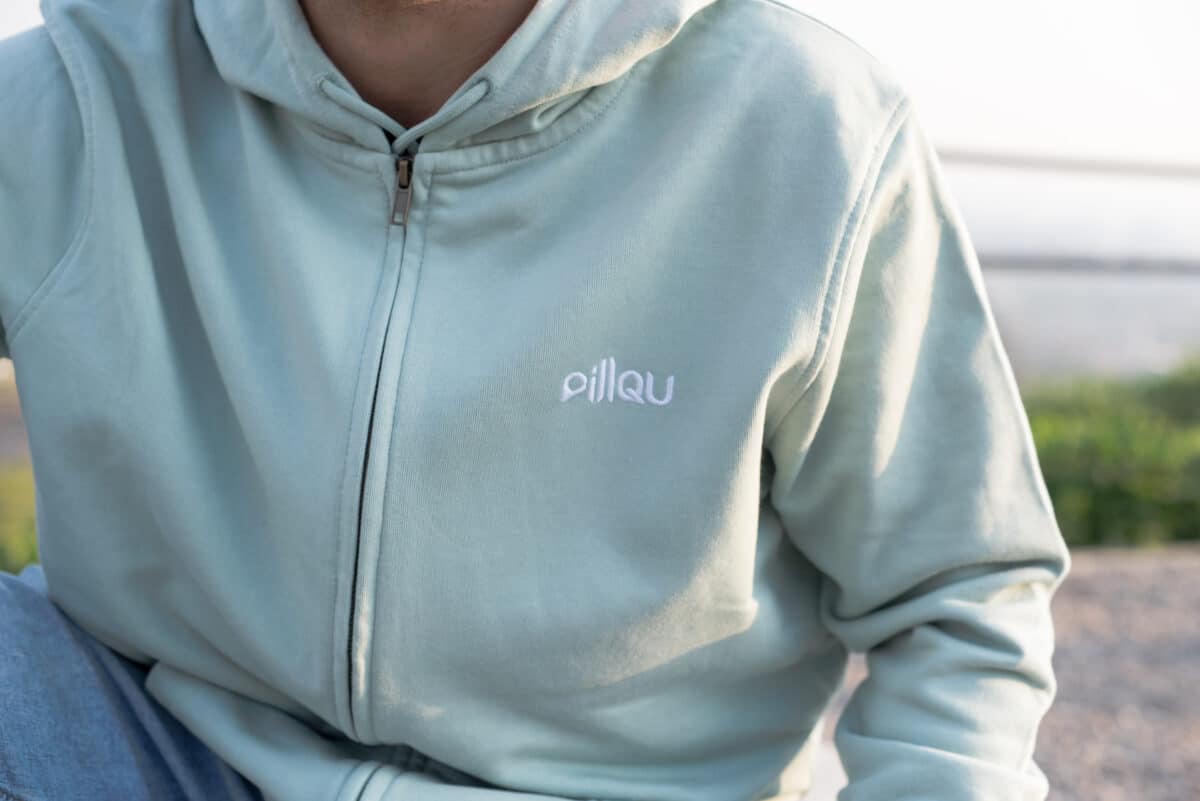 Polerón Hoddie unisex Verde con cierre hecho con algodón orgánico y poliéster reciclado - Pillqu