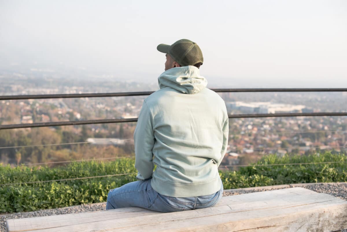 Polerón Hoddie unisex Verde con cierre hecho con algodón orgánico y poliéster reciclado - Pillqu