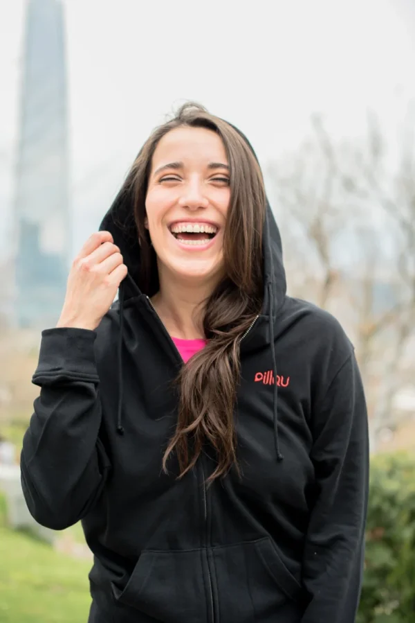 Polerón Hoddie unisex negro con cierre hecho con algodón orgánico y poliéster reciclado - Pillqu - Imagen 12